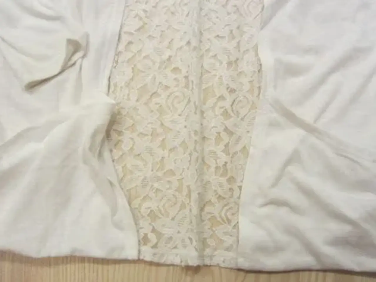 Billede 3 - Str. 158/164, hvid cardigan m. blonderyg