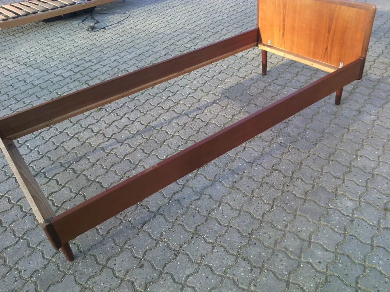 Billede 2 - Teaktræsseng 90x195 cm.
