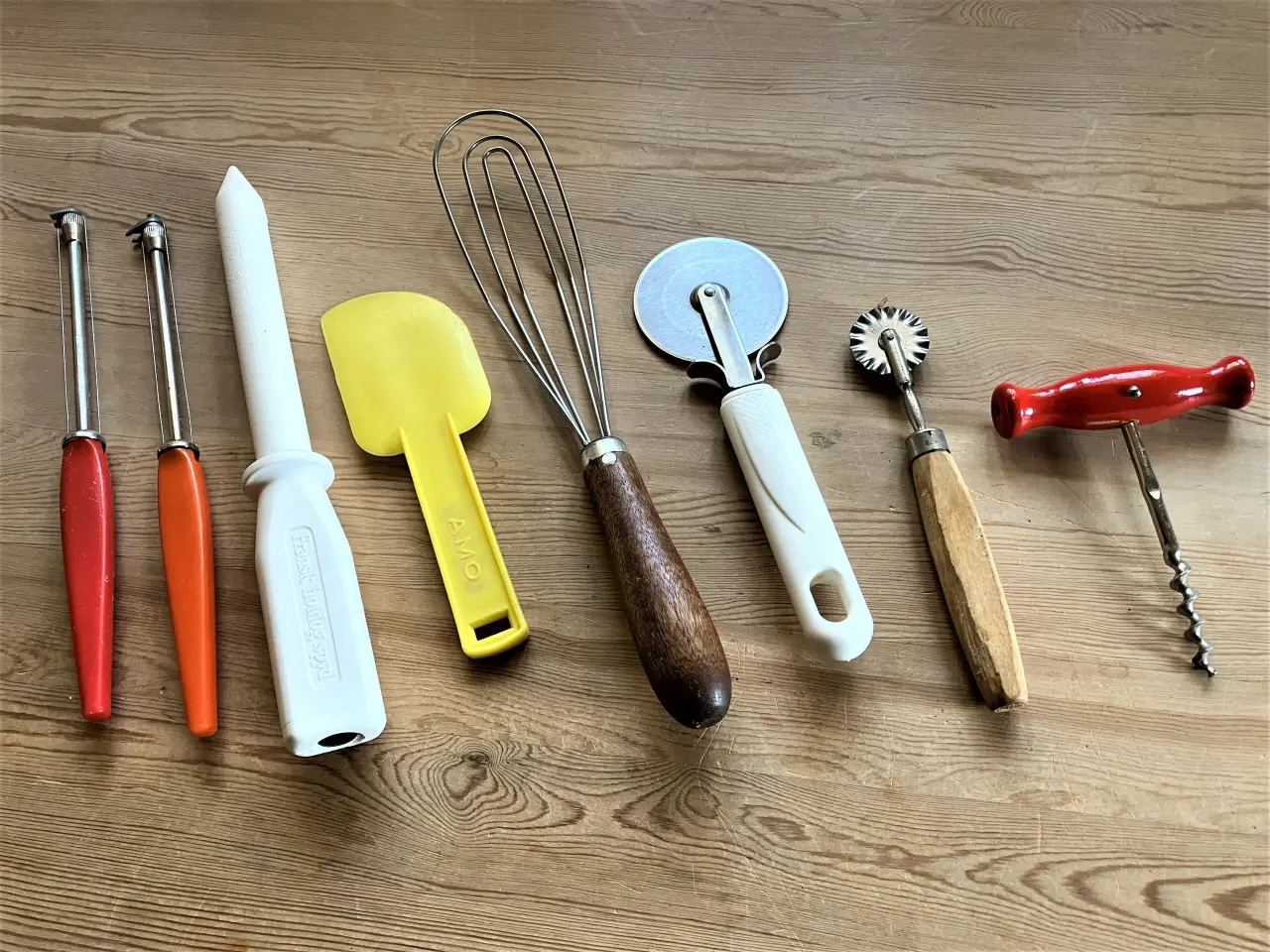 Billede 3 - Retro køkkengrej, bollesprøjte, citronpresser m.m.
