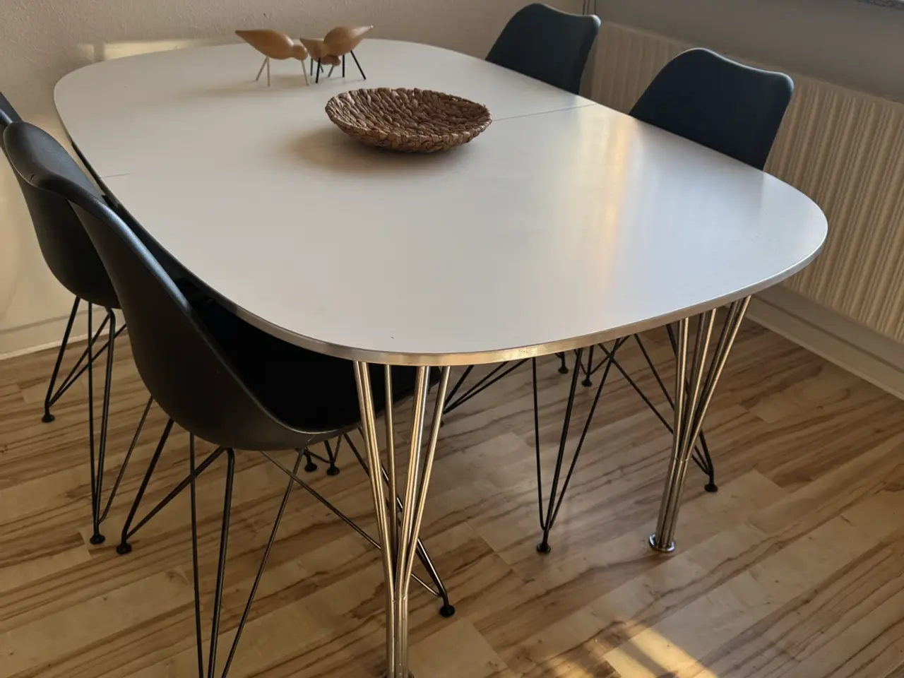 Billede 1 - Spisebord og stole 