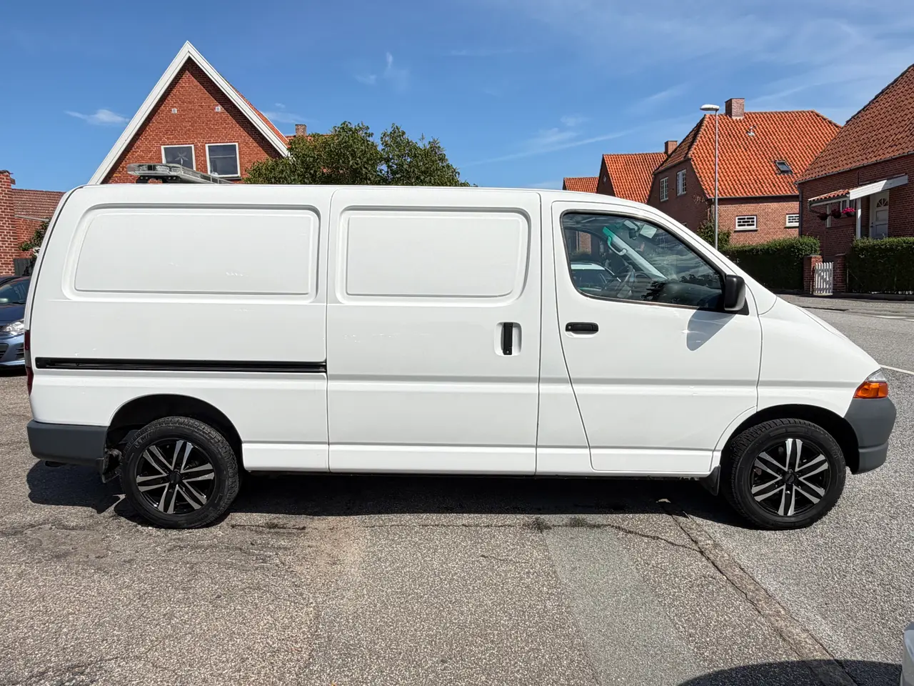 Billede 2 - FLOT Toyota HiAce 2,5 D-4D 88 lang sælges. 