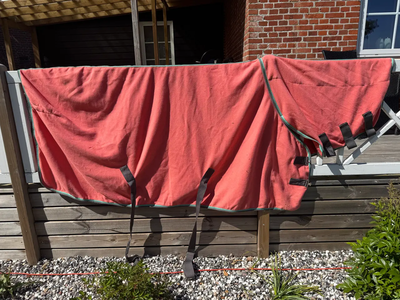 Billede 1 - Fleece tæppe med hals, str. 145.