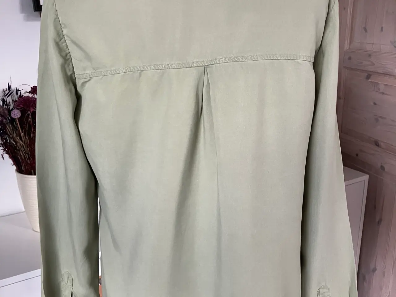 Billede 3 - Lysegrøn skjorte fra Massimo Dutti, str. 38