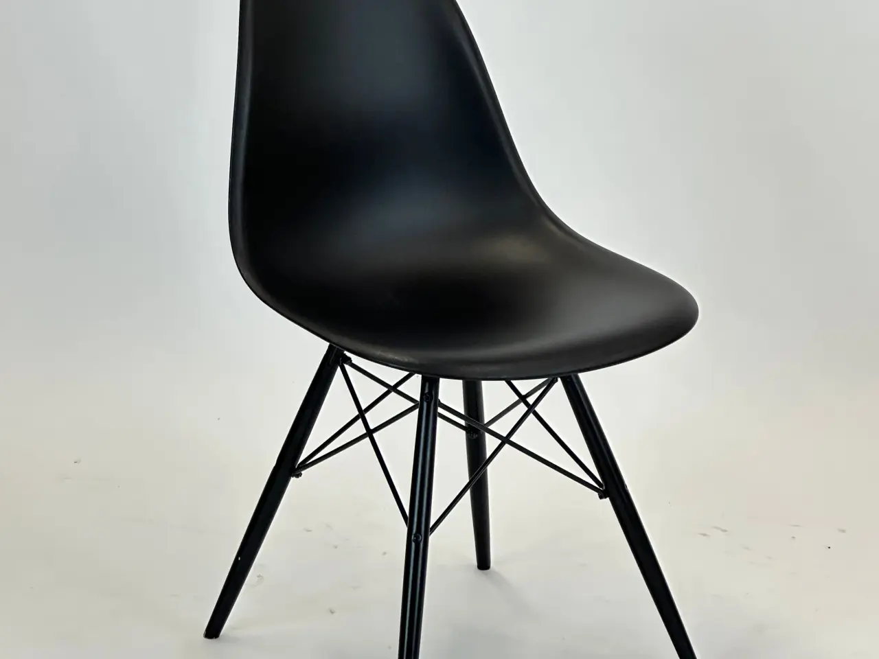 Billede 1 - Vitra Eames Plastic Side Chair DSW Stol – Sort