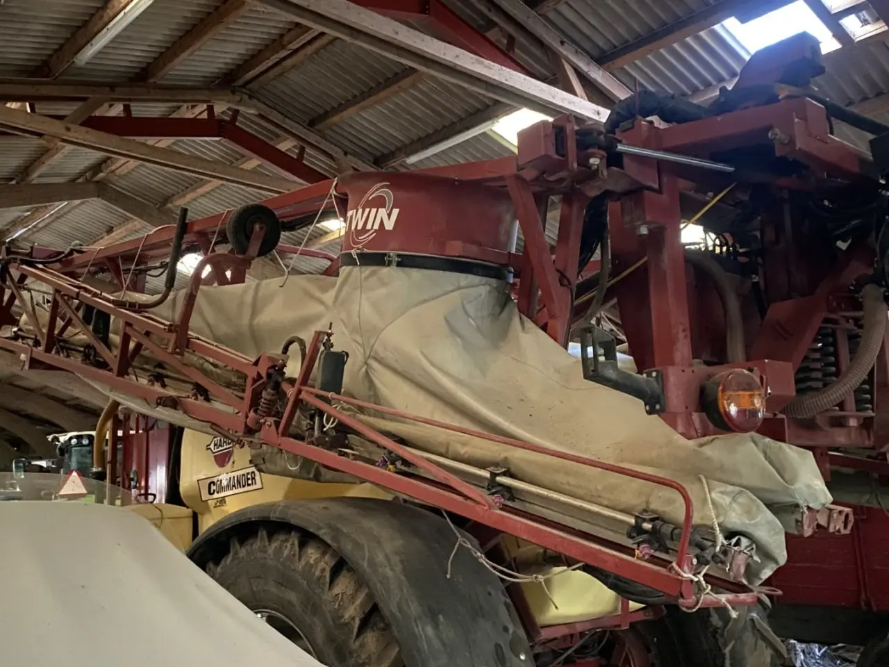 Billede 5 - Hardi Commander 4200 med luft. Sprøjten er synes i 2025.