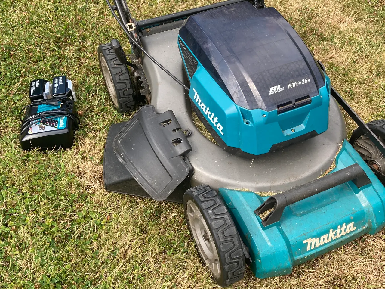 Billede 5 - Makita el-plæneklipper, 2 batterier og oplader