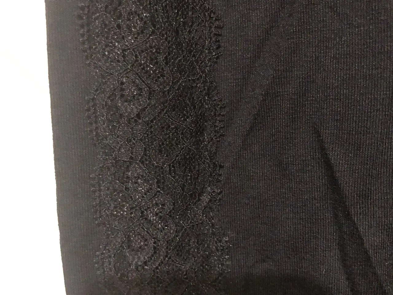 Billede 3 - Leggins med flot blondekant i siderne