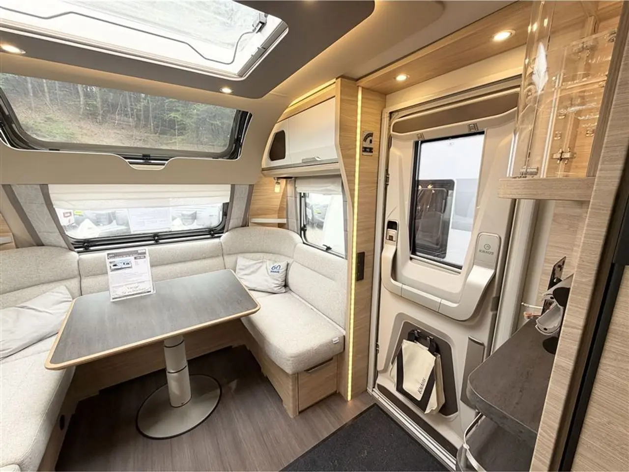 Billede 9 - 2021 - Knaus Südwind 580 EU "60 Years" Enkeltsenge-Lamel-Gulvtemp.-Panorama vindue