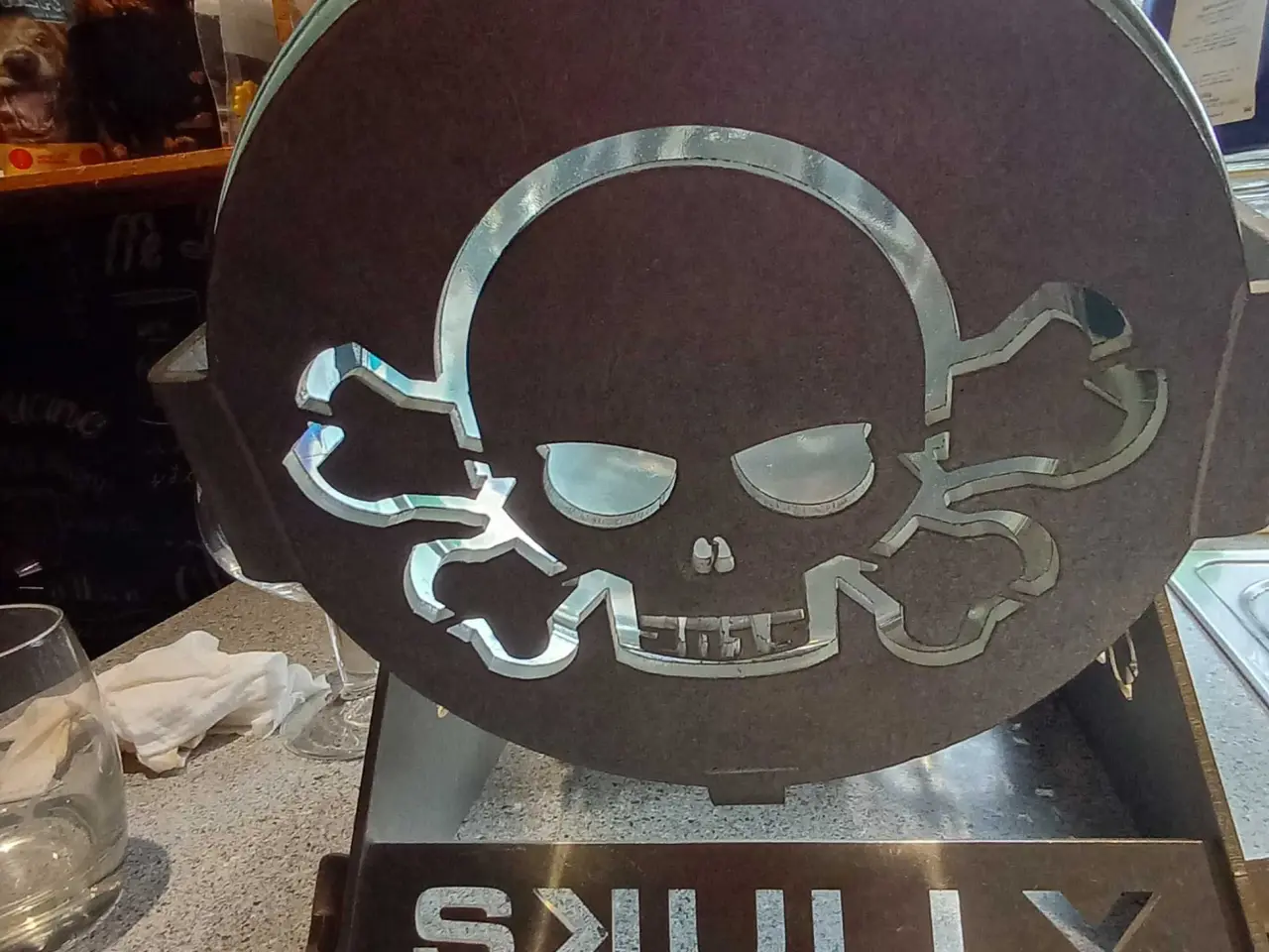 Billede 3 - Skully gin 4,5 l og glas