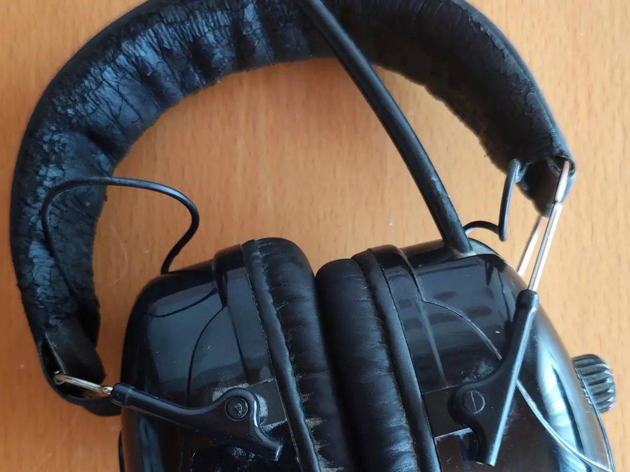 Billede 1 - Høreværn med radio.