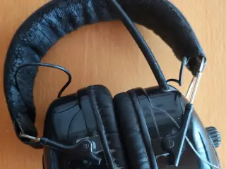 Høreværn med radio.