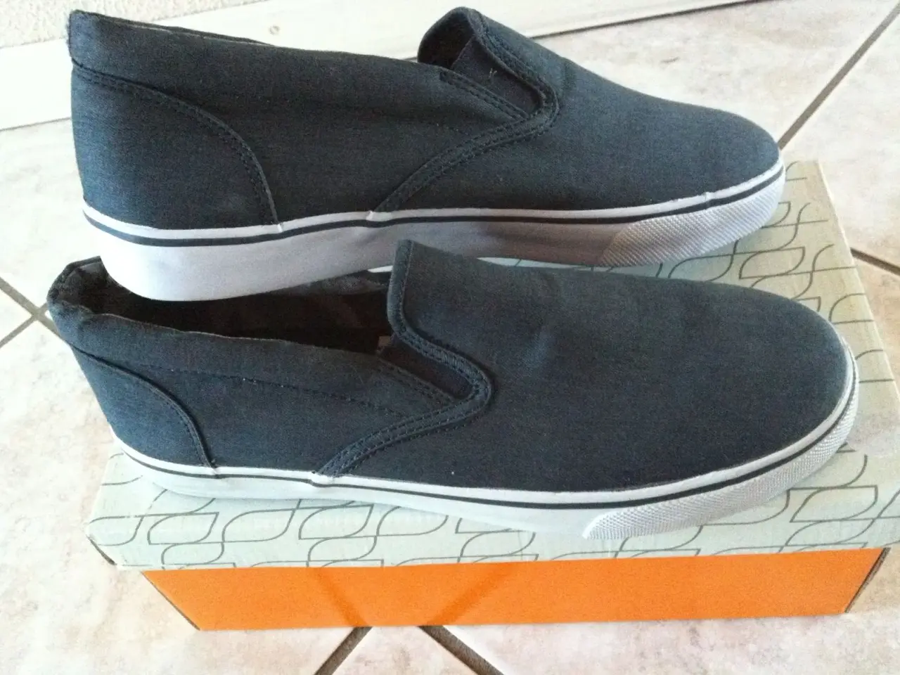 Billede 2 - Ny moderne CULT sneakers, str. 42, 175kr