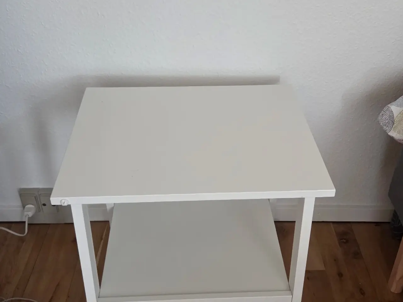 Billede 2 - Hvidt sidebord / natbord