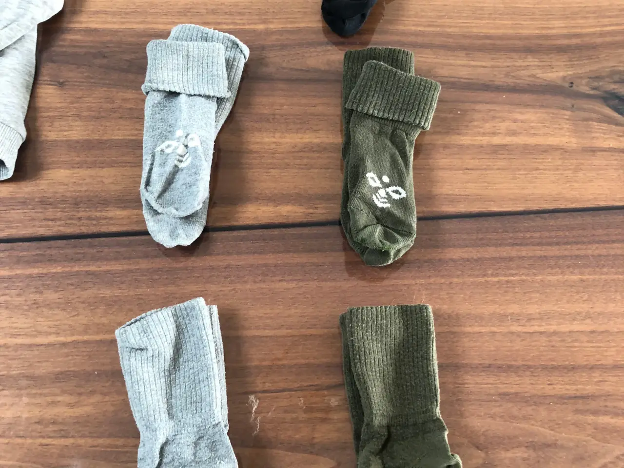 Billede 4 - Hummel joggingsæt str 92. Strømper str 21-23