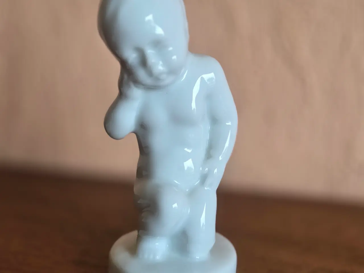 Billede 1 - Hvid porcelænsfigur – Børnefigur "Tænker" 13cm