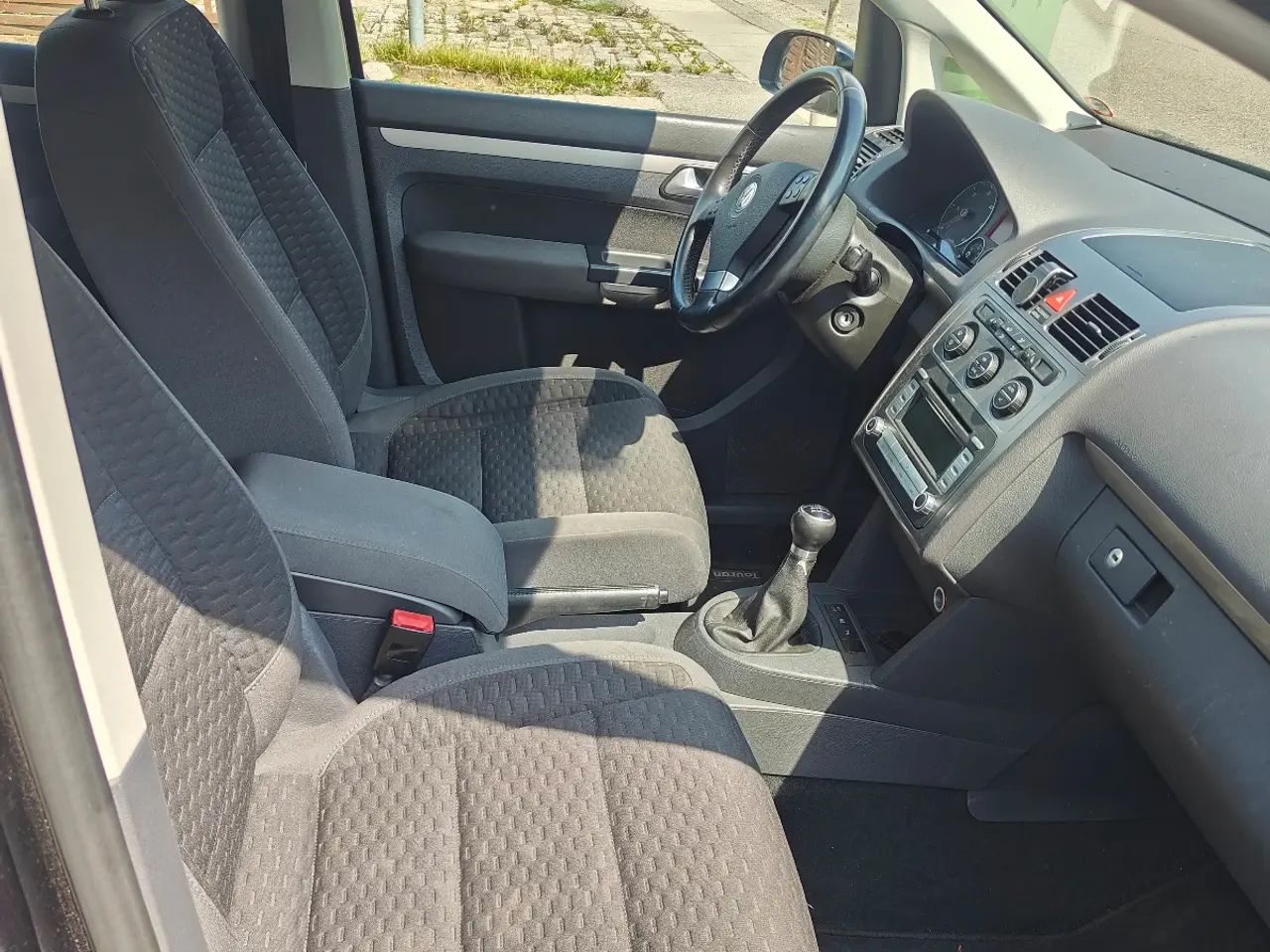 Billede 5 - Fin og velholdt Touran 163300km