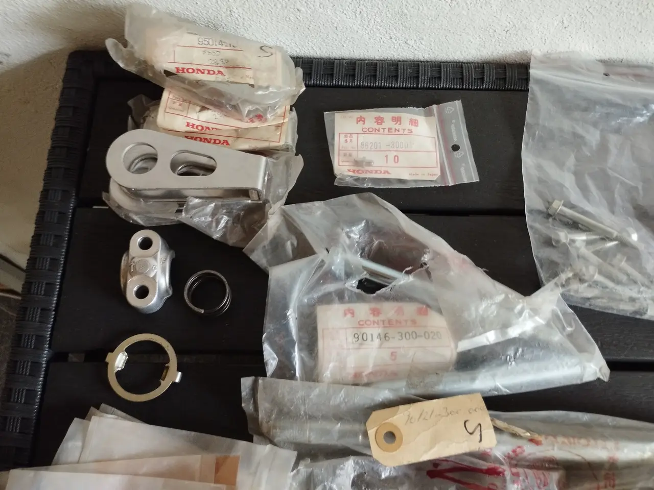 Billede 1 - Nye reservedele m.v. Honda M.C kasse (8) ( Se %)