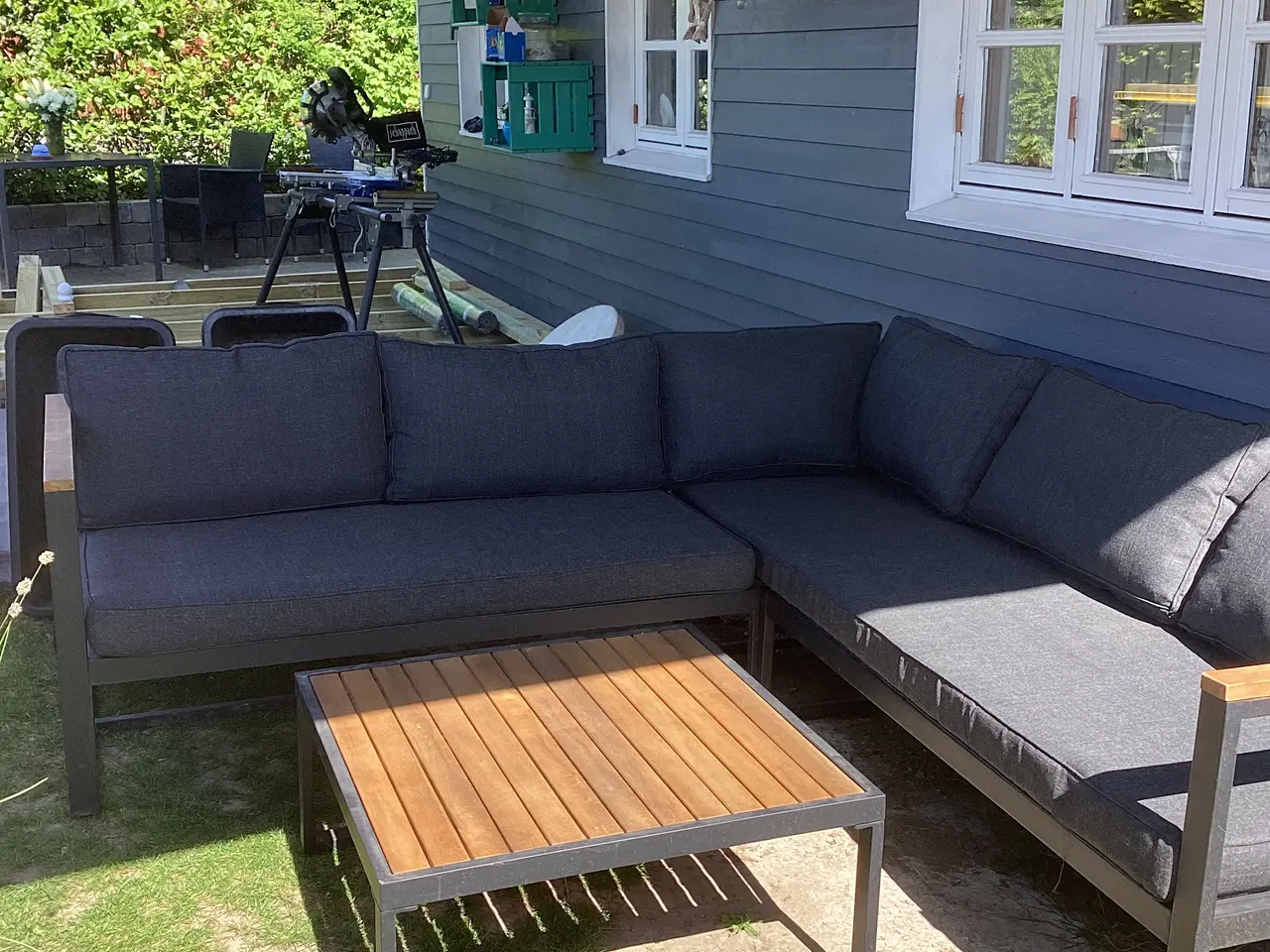 Billede 2 - Hjørnesofa med hynder og bord