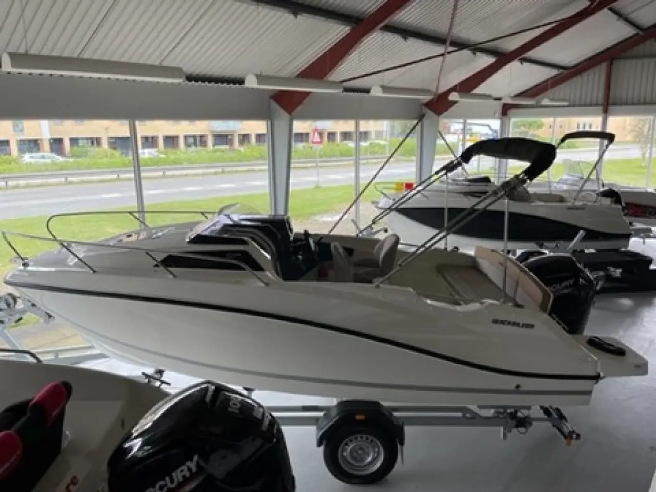 Billede 2 - Quicksilver Activ 555 Cabin med Mercury F100 EFI ELPT (masser af ekstra udstyr) TILBUD