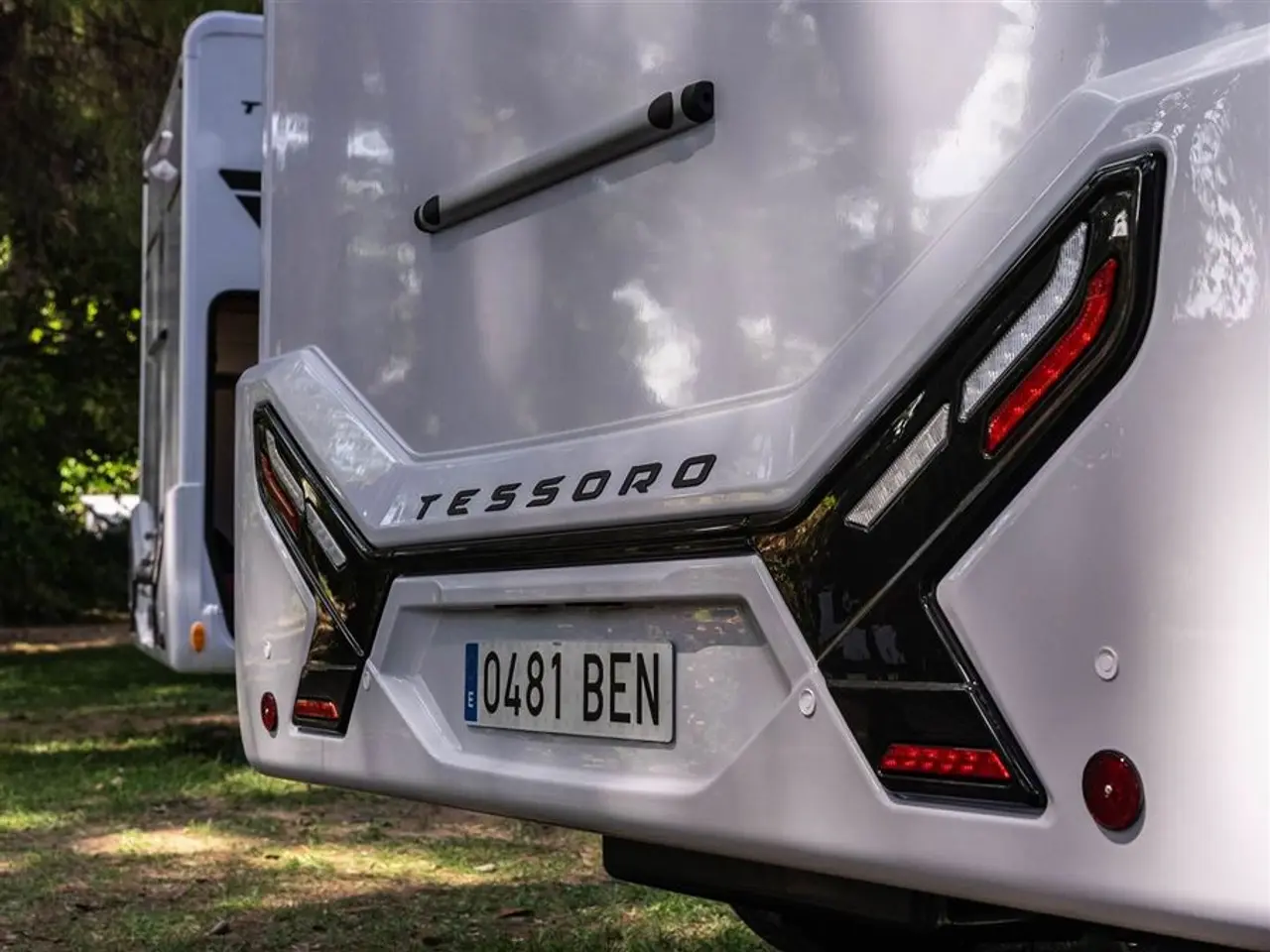 Billede 30 - 2027 - Benimar Tessoro 481 Northautokapp Under 6 meter med enorm plads indvendig