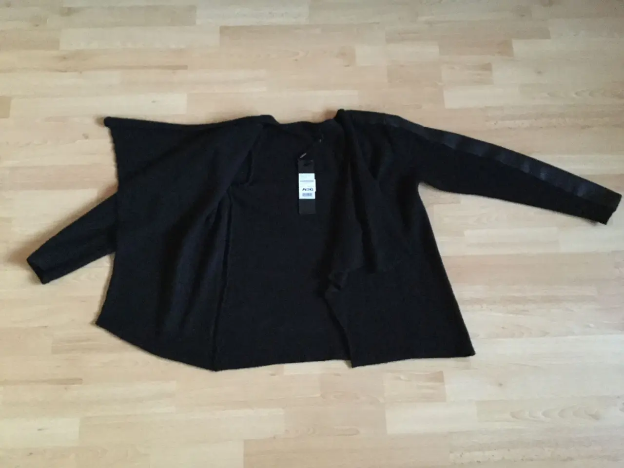 Billede 4 - Ny Cardigan / Jakke. IMITZ str. 38