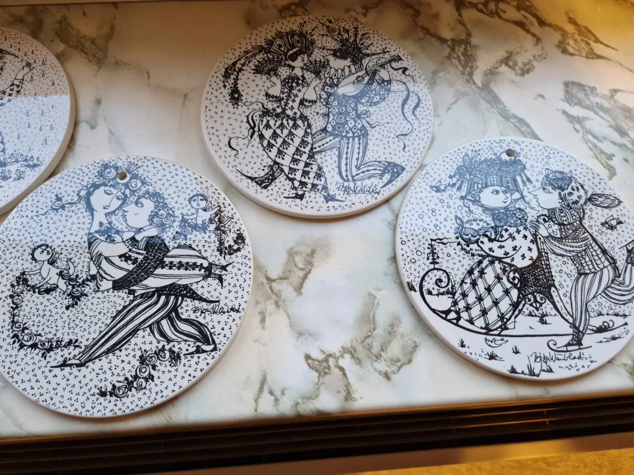 Billede 2 - Bjørn Wiinblad platter og krus