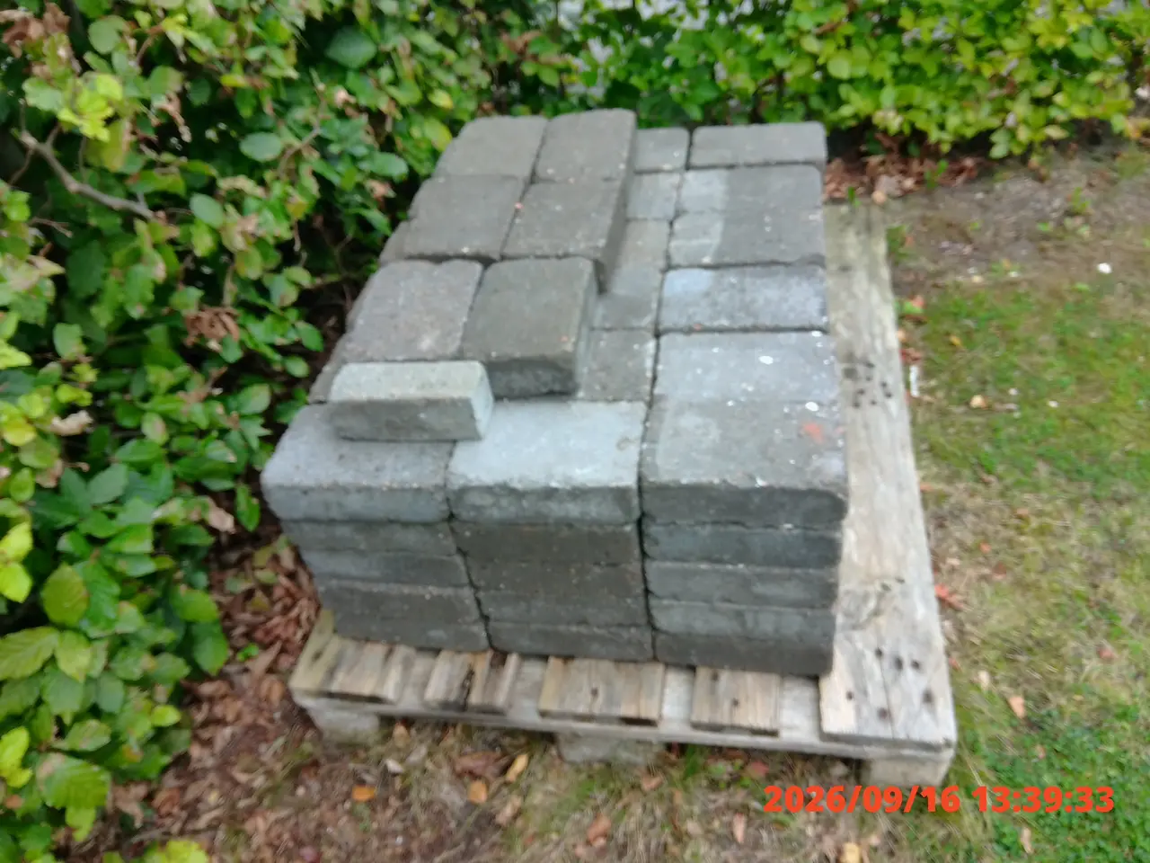 Billede 2 - Stak grå betonfliser på palle