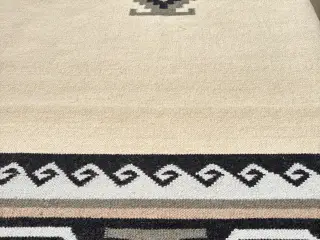 Håndvævet uldtæppe / Kelim – 140 × 200 cm – Nyt