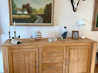 Skænk i Massiv EG