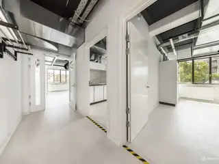 Rummeligt laboratorie på 347 m²