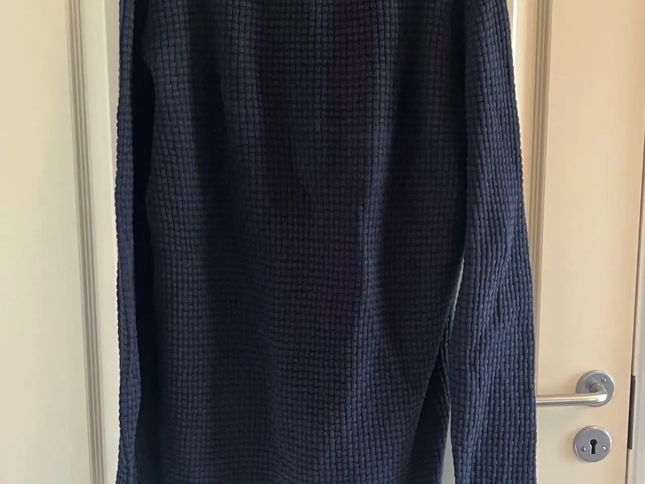 Billede 2 - Mørkeblå sweater fra Anerkjendt