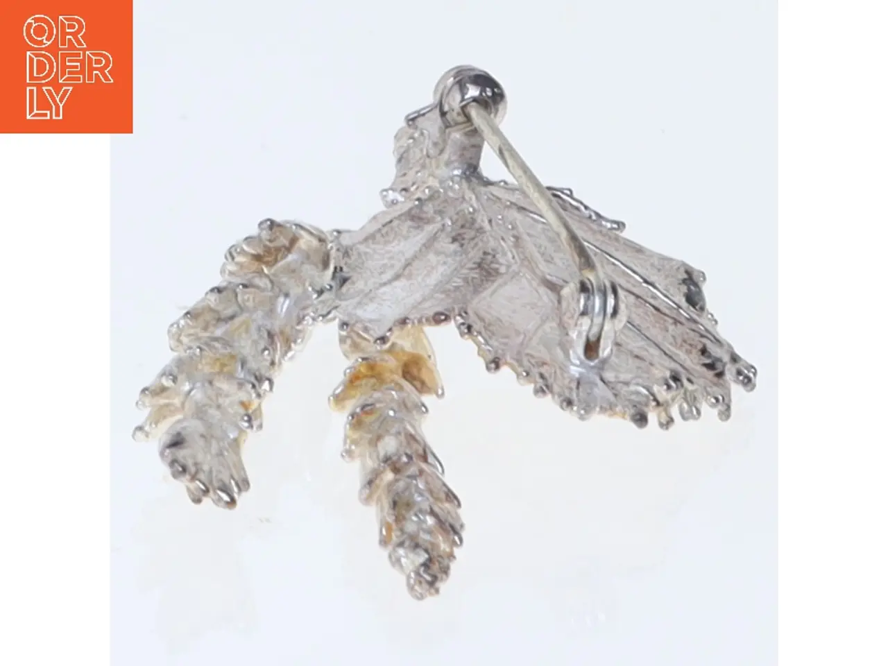 Billede 2 - Broche med blad og rakler i sølvfarve (str. 6,5x3 cm)