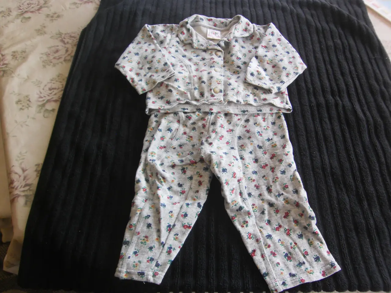 Billede 1 - Pyjamas sæt, str. 86, mrk. H&M