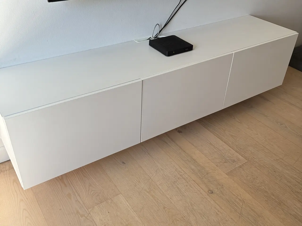 Billede 2 - TV bord hvidt